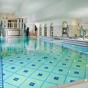 Отель Towers & Leisure Centre